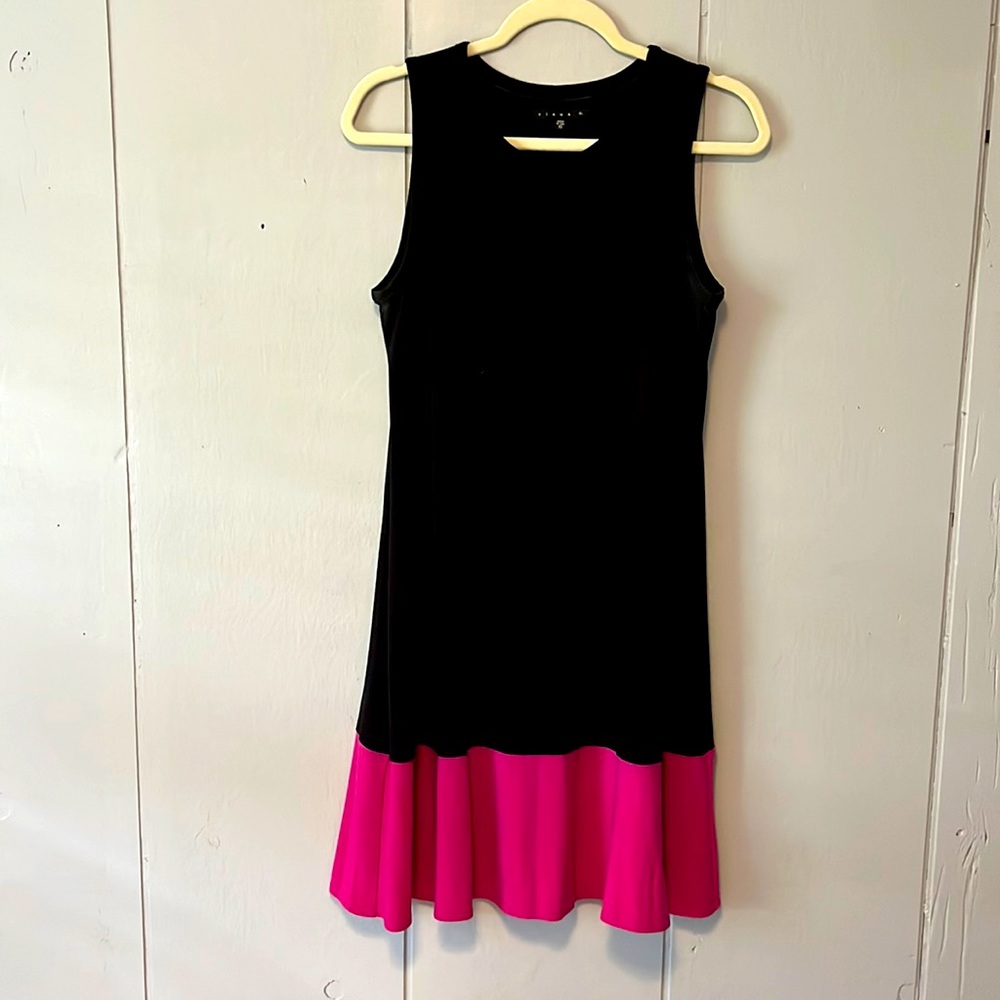 Sleeveless shift dress.